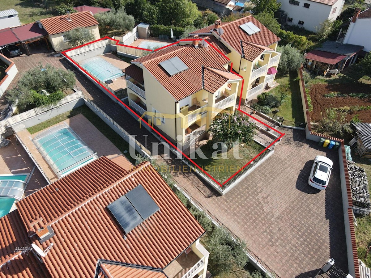 DHH mit Garten und Pool nahe Porec